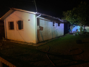 Notícia - Casa pega fogo em Cocal do Sul