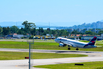 Notícia - Aeroporto de Jaguaruna terá mais voos diários até o dia 30 de maio