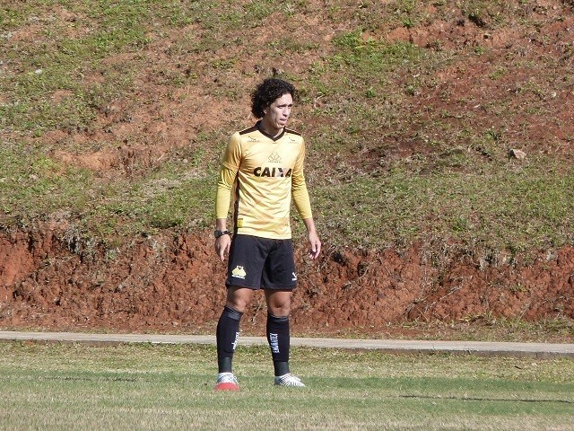 Lucas Silva acerta com clube do futebol asiático e deixa o Brusque