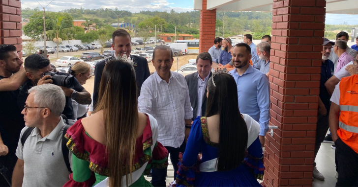 Governador assinou o convênio milionário nesta quinta-feira (16) - Foto: Enio Biz/4oito/Som Maior