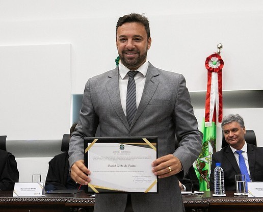 Daniel Freitas é um dos deputados que assina o documento