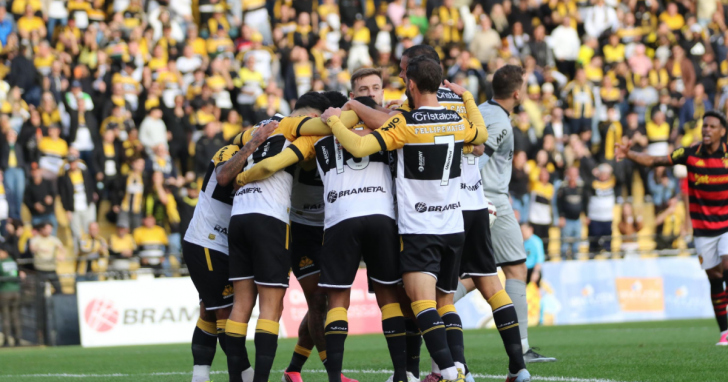 Treinador valorizou a sequência positiva da equipe, que chegou a 11 jogos de invencibilidade | Foto: Celso da Luz/ Assessoria de imprensa Criciúma E.C/ 4oito