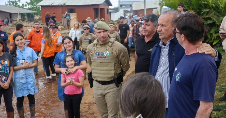 Jorginho Mello percorreu áreas atingidas pelas chuvas no Sul de Santa Catarina | Foto: Reprodução/Redes Sociais