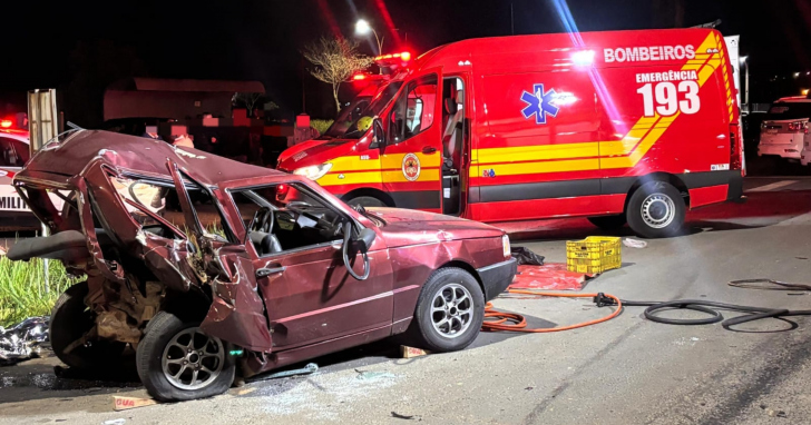 Colisão traseira entre Toyota Corolla e Fiat Uno ocorreu na Rodovia Luiz Rosso | Foto: CBMSC/4oito