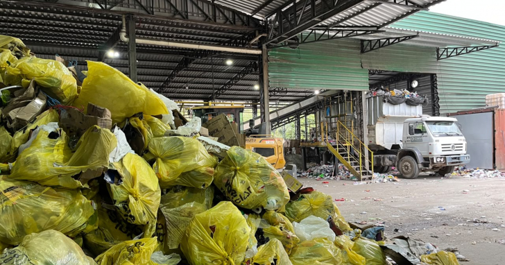 O desafio está na parcela de rejeito, formada por plásticos e outros materiais de baixo reaproveitamento  | Foto: Thiago Hockmüller/4oito