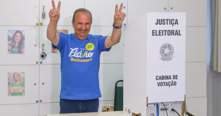 governador Jorginho Mello votou na manhã deste domingo (25), na Escola de Educação Básica Melo e Alvim | Fotos: Ricardo Trida
