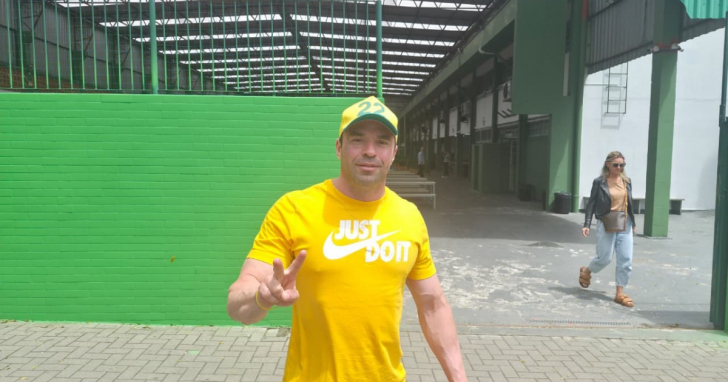 Em entrevista à Som Maior, o parlamentar afirmou estar esperançoso com a vitória de Flávio Bolsonaro | Foto: Eduardo Fogaça/4oito