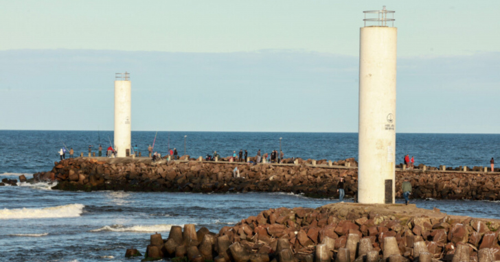 Pescadores e famílias reforçam o pedido por mais segurança na barra, onde acidentes são registrados há décadas I Foto: Daniel Conzi/Agência Alesc/4oito