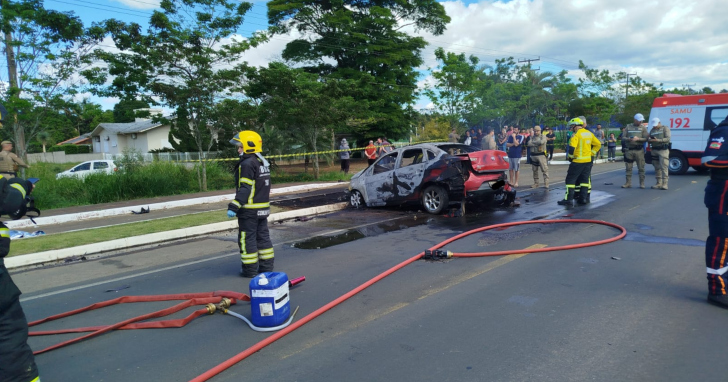 Carro e moto colidiram na SC-285, no bairro Santa Luzia, em Turvo | Foto: CBMSC/4oito