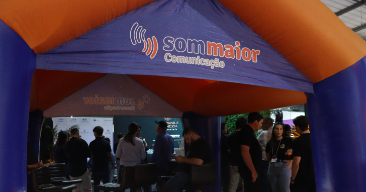 Programa de Adelor Lessa fecha a programação da Rádio Som Maior na Feira Casa Pronta, às 19h