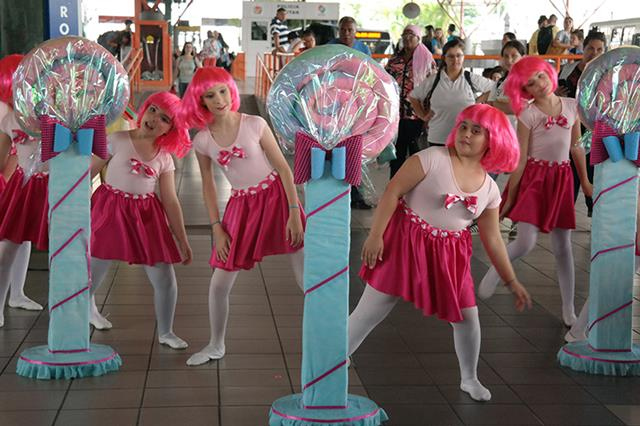 Alunas coloriram o Terminal com suas coreografias. - Foto: reprodução