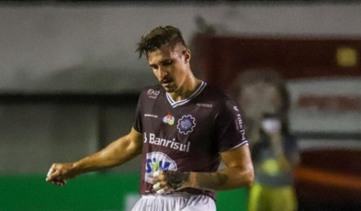Henrique tem 14 jogos e dois gols com a camisa do Caxias (Foto: Divulgação)