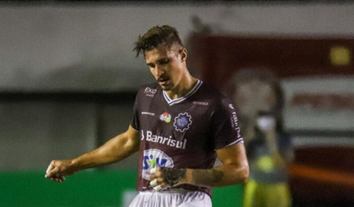 Henrique tem 14 jogos e dois gols com a camisa do Caxias (Foto: Divulgação)