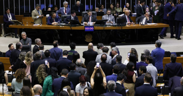 São necessários ao menos pelo menos 49 votos favoráveis em cada uma das votações | Foto: Lula Marques/Agência Brasil