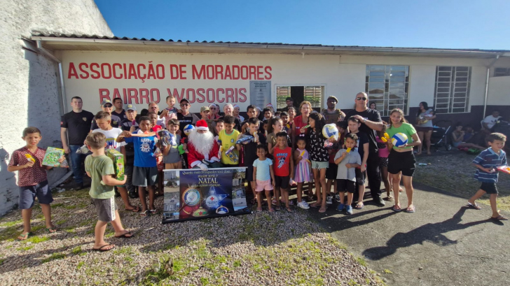 Crianças do bairro Wosocris, também receberam a visita da Caravana Solidária. Foto: Divulgação