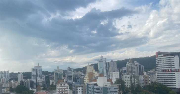 Quinta-feira termina com céu mais nublado e temperatura na casa dos 25°C à noite em Criciúma | Foto: Maryele Cardoso/4oito