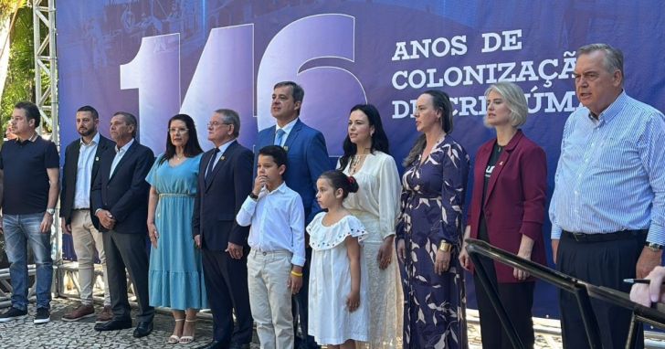 Aniversário de colonização de Criciúma movimenta a Praça Nereu Ramos nesta terça-feira (6) | Foto: Sophia Rabelo/4oito