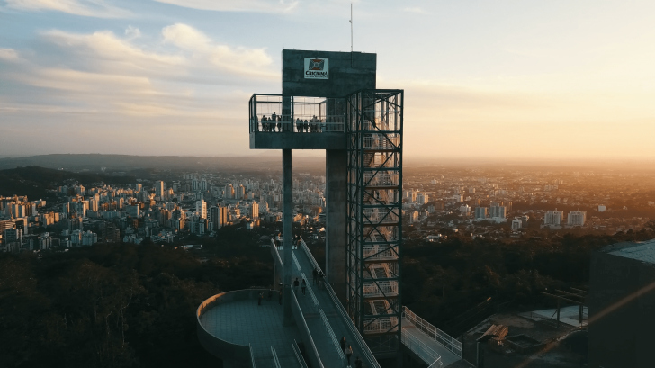 Vista panorâmica do Mirante de Criciúma, um dos destaques do turismo no Sul de SC | Foto: Decom/Divulgação/4oito