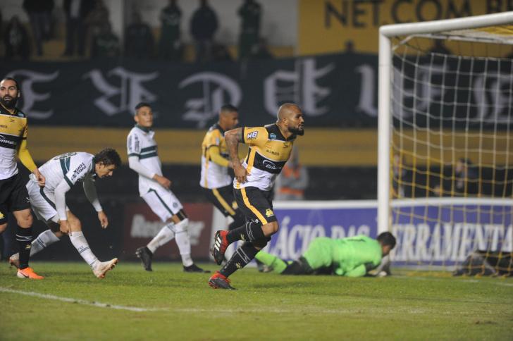 No primeiro turno, vitória do Tigre por 2 a 1 (Foto: Caio Marcelo / Criciúma EC)