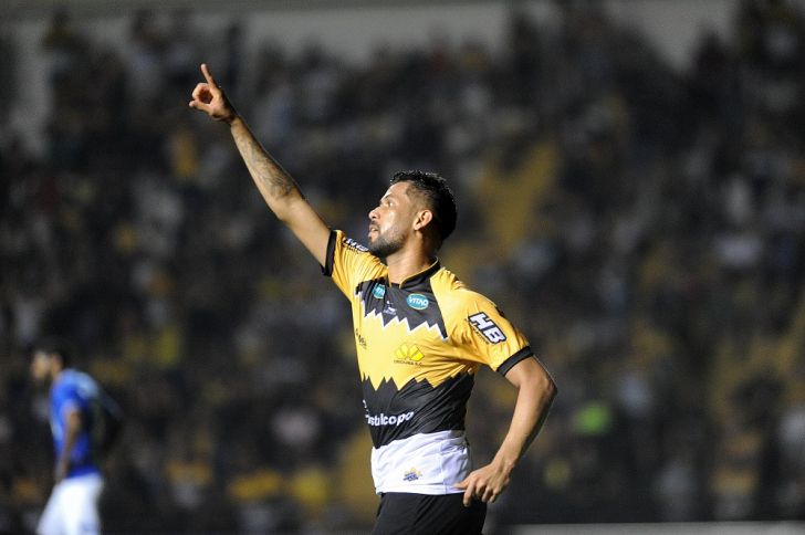 Marlon comemora gol de empate contra o São Bento (Foto: Caio Marcelo / Criciúma EC)