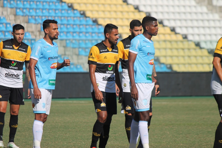 Adenilson foi titular contra o Marília (Foto: Celso da Luz / Criciúma EC)