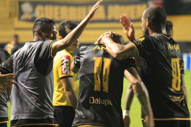 No Heriberto Hülse, Tigre tem 100% de aproveitamento na Série C (Foto: Celso da Luz / Criciúma EC)