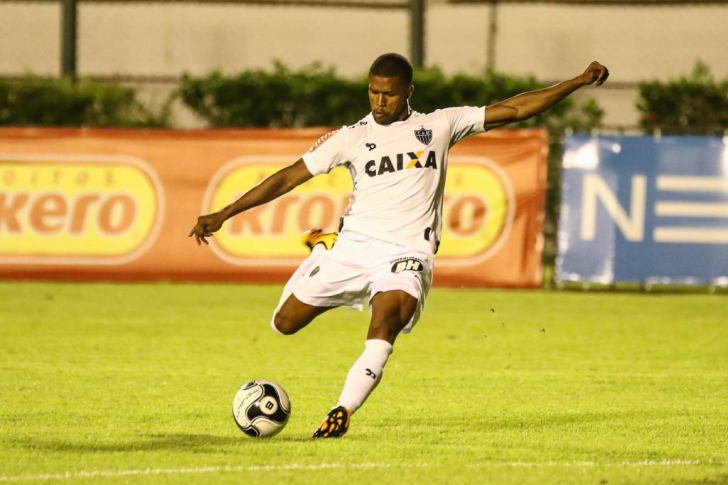 Carlos César foi revelado no Tigre e estava no Atlético-MG (Foto: Bruno Cantini / Atlético Mineiro)