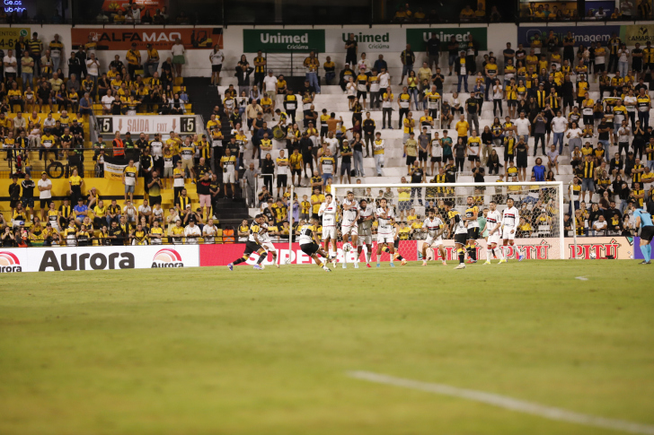 Otero marcou um golaço no último lance da partida - Foto: Celso da Luz/Criciúma