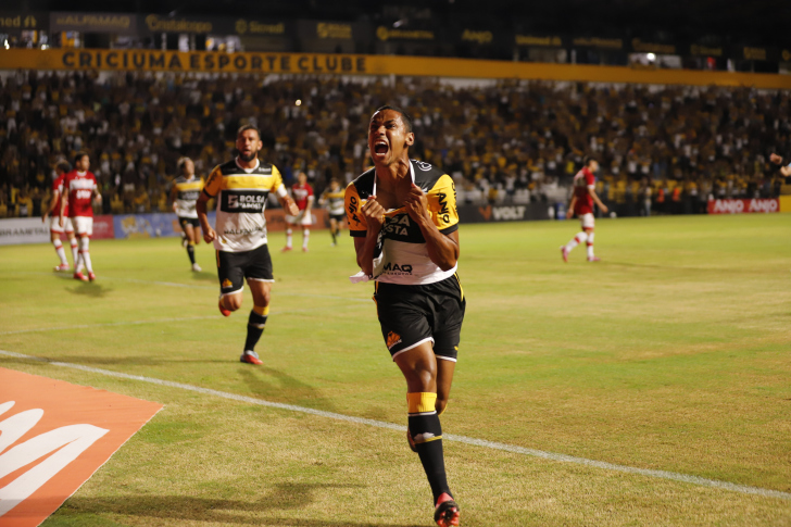 Zagueiro Bruno Alves se redime e abriu o placar para o tigre | Foto: Celso da Luz/ Assessoria de imprensa