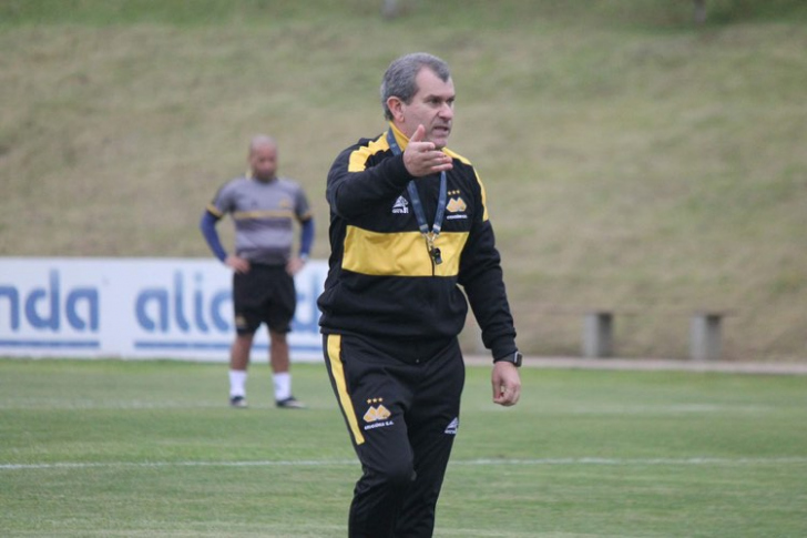 Técnico Cláudio Tencati segue no comando do Tigre na temporada 2022. Foto: Celso da Luz/Criciúma E.C.