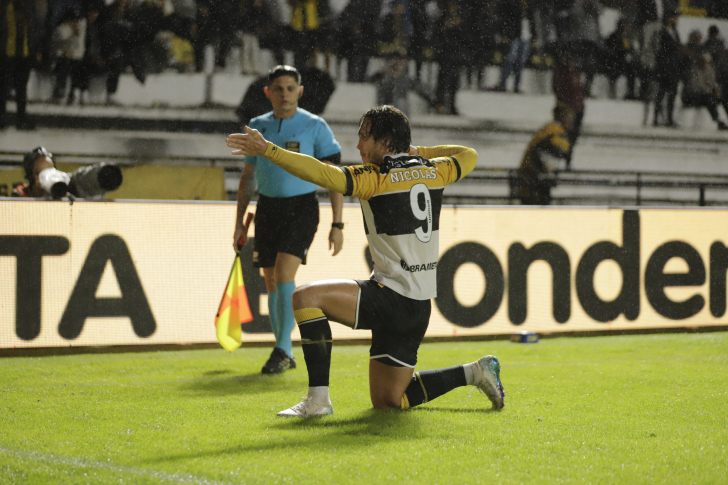Nicolas comemora o gol que abriu o placar para o Criciúma no Majestoso | Foto: Celso da Luz/ Assessoria de imprensa