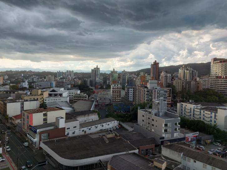 Visual do Centro de Criciúma às 16h56min / Foto: Denis Luciano / 4oito