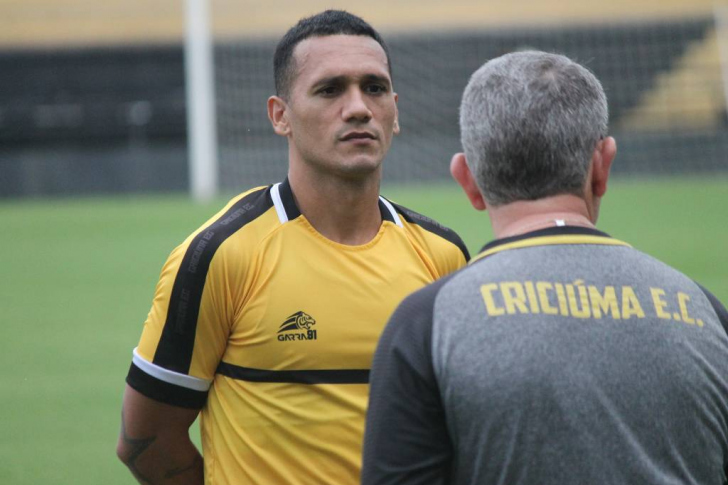 Recém apresentado, Thiago Alagoano participou do treino desta quarta no Majestoso / Fotos: Celso da Luz / Criciúma EC