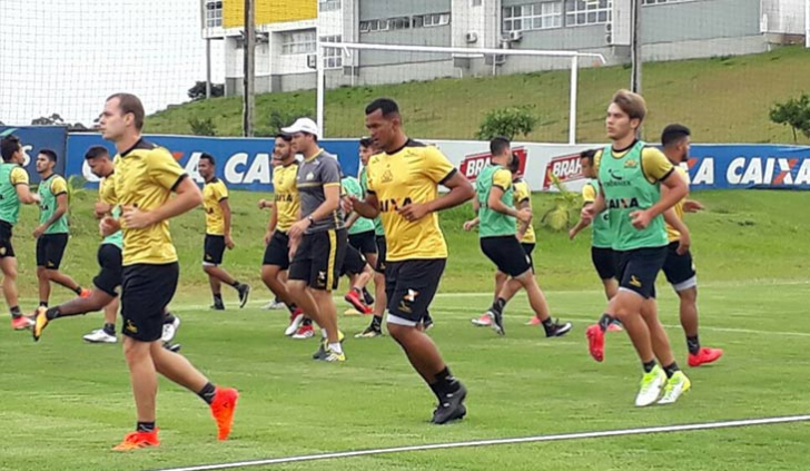 Zé Carlos será titular contra o Atlético Tubarão (foto: Denis Luciano)