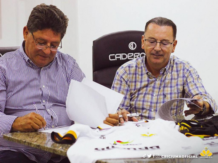 Vilmar Guedes e o presidente Anselmo Freitas / Foto: Celso da Luz / Criciúma EC