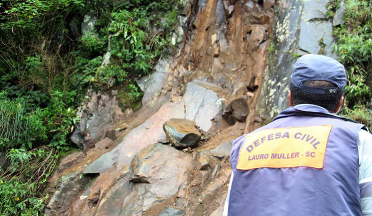 Perigo de deslizamento na Serra do Rio do Rastro (Foto: Divulgação)