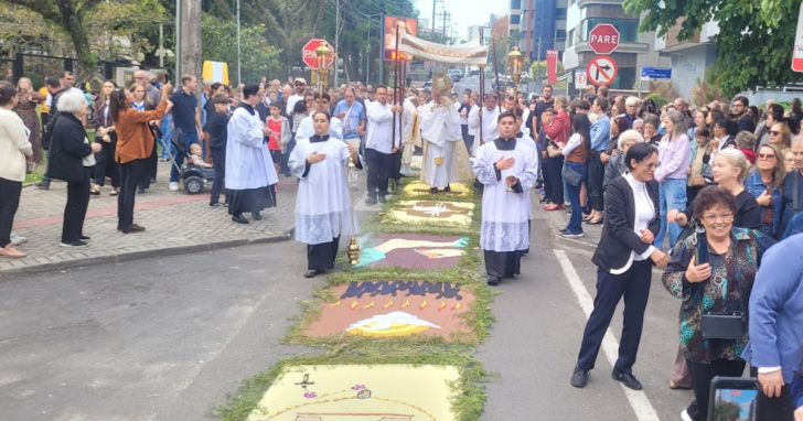 Missa se estendeu até a Catedral São José em Criciúma | Foto: José Demathé/4oito