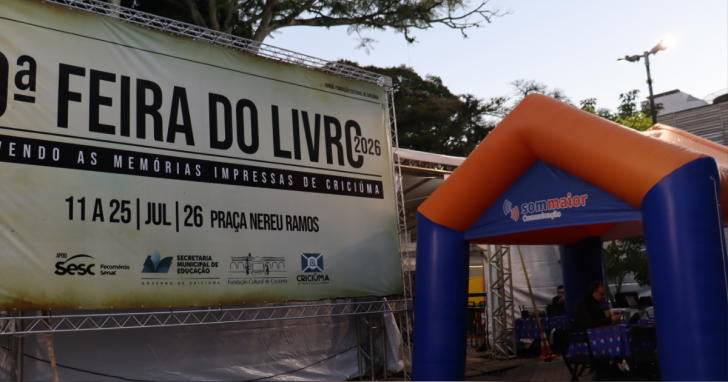 19ª Feira do Livro de Criciúma segue movimentando o Centro da cidade | Foto: Rayssa Fernandes/4oito