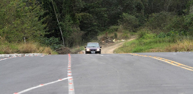 Trecho do Anel Viário onde o asfalto acaba na Vila Zuleima / Foto: Denis Luciano / 4oito / Arquivo