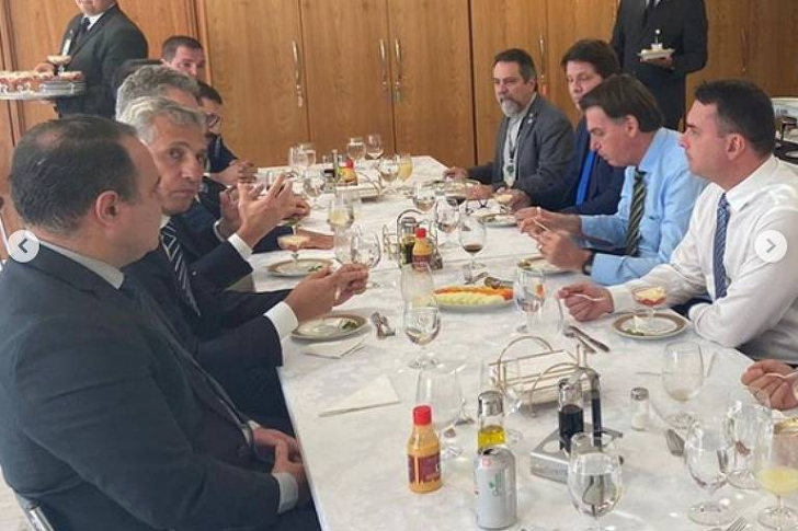 Bolsonaro e Mário Frias almoçaram juntos nesta quarta no Palácio do Planalto / Divulgação