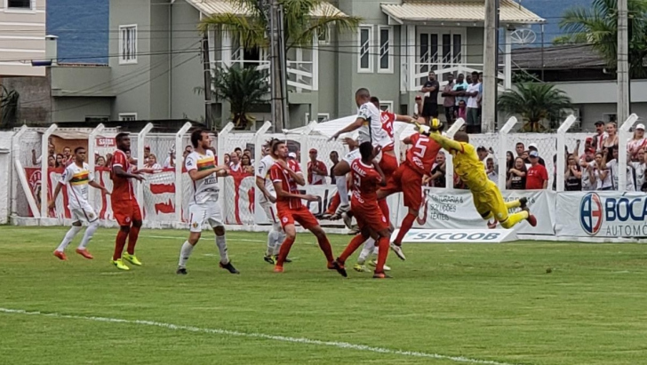 Brusque foi campeão da Copa SC no ano passado contra o Hercílio Luz / Divulgação