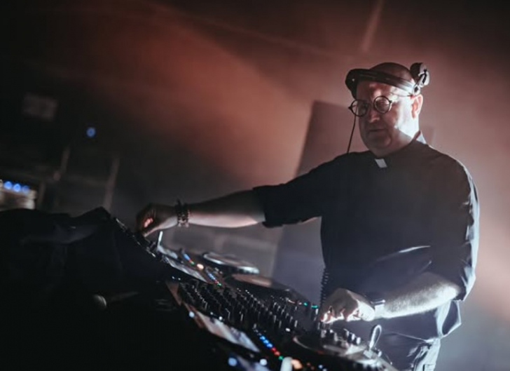 Reprodução/@padre.guilherme/Instagram