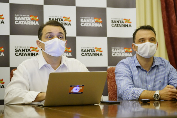Governador Moisés e secretário Zeferino não falaram sobre a denúncia nesta terça / Foto: Maurício Vieira / Secom