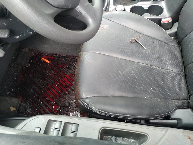 Sangue em um dos carros utilizados pelos assaltantes. Foto: Divulgação