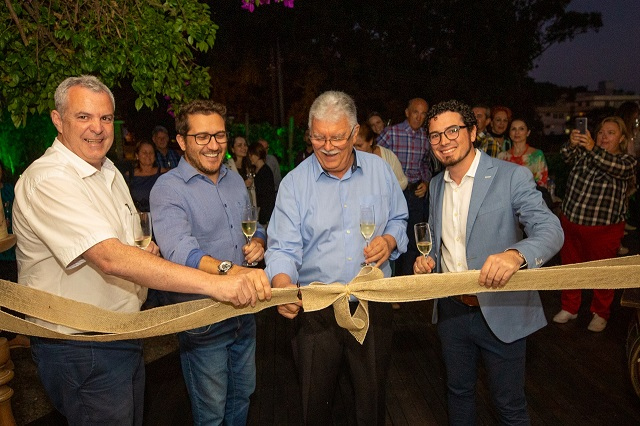 Prefeito Gustavo, vice Decio, Renato e Matheus Damian na inauguração / Fotos: Divulgação