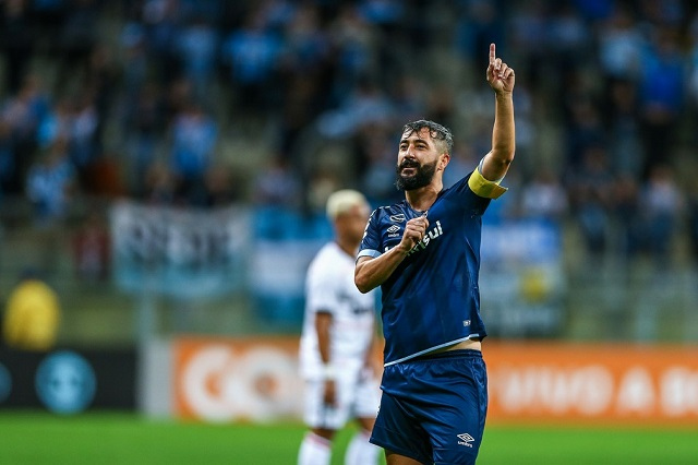 Douglas com a camisa do Grêmio, onde se tornou ídolo / Foto: Divulgação