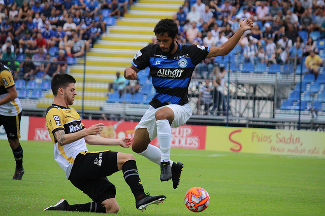 Eduardo no jogo de ontem, vitória por 1 a 0 sobre o Tubarão / Foto: William Lampert / CA Tubarão