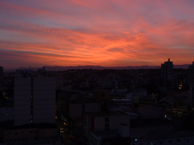 O bonito entardecer de segunda-feira em Criciúma / Foto: Denis Luciano / 4oito