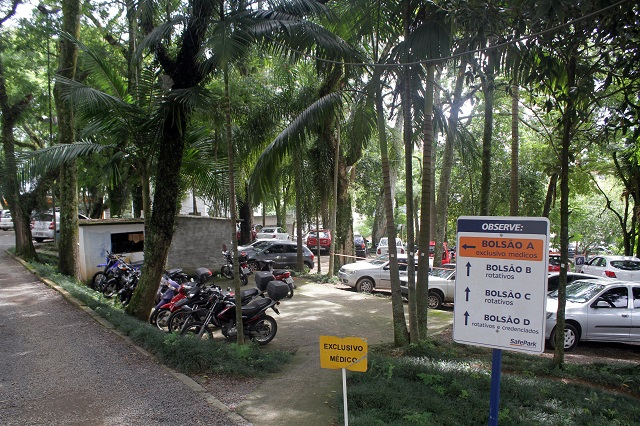 O estacionamento que dará lugar ao Santa Vita / Fotos: Daniel Búrigo / A Tribuna