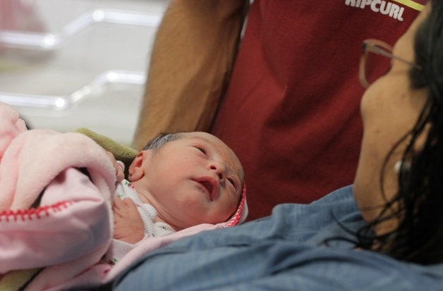 Esther, o primeiro bebê nascido no HMISC / Foto: Daniel Búrigo / 4oito / Arquivo